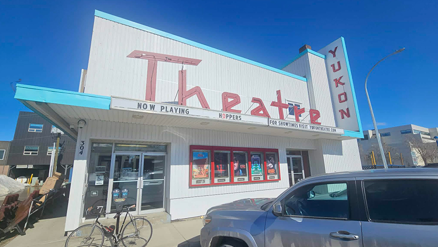 Le Yukon Theatre, cinéma emblématique de Whitehorse. &mdash; Photo : Kahina Chouiter 