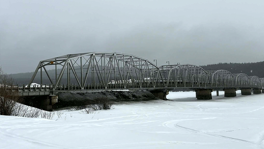 Le manteau neigeux était encore bien présent à Teslin le 6 avril. Teslin est une des communautés pour laquelle le gouvernement du Yukon a indiqué un risque de crues printanières plus élevé.  &mdash; Photo : Laurie Trottier