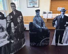 Dix-sept panneaux représentant des francophones ayant participé au développement du Yukon ont été dévoilés. On voit ici la famille Pépin, Louis-Alphonse Paré et le couple Charles-Eugène Carbonneau et Belinda Mulrooney. &mdash; Photo : Angélique Bernard