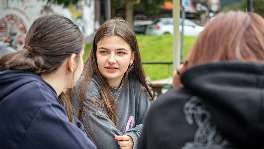 Les jeunes francophones du Canada cherchent plus d’occasions de parler en français.  &mdash; Photo : Timur Shakerzianov – Unsplash      