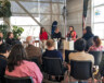 Une discussion sur le rapprochement des communautés linguistiques par le journalisme a présenté les perspectives du Yukon et du Canada français à travers l’expérience de Maryne Dumaine de l’Aurore boréale (au micro), Joyce Azar, venue de Belgique, des anglophones du Québec (Meredith Dellandrea) et Michel Cormier (Université de Moncton). &mdash; Photo : Julien Cayouette – Francopresse