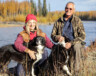 Marielle Veilleux, son mari Helmut Schoener et leur deux chiens Monday et Lenny. Ses chiens sont les personnages principaux de son nouveau livre pour enfants, L’Énigme de Hachita. &mdash; Photo : Fournie 