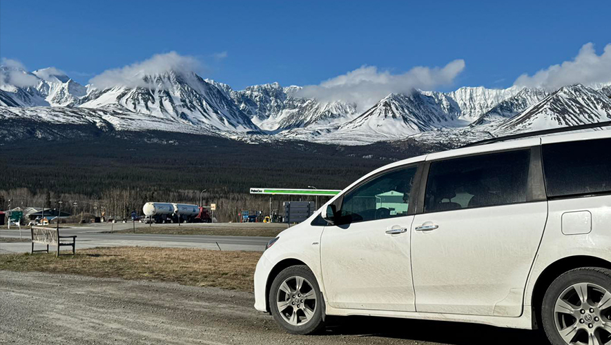 Adventure Time est un service de navette entre Haines Junction et Whitehorse. &mdash; Photo : Adventure Time