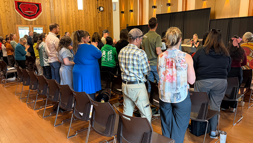 Le public était au rendez-vous le 4 juin dernier pour la publication du plan d’action pour réduire l’itinérance au Yukon. &mdash; Photo : Angélique Bernard 