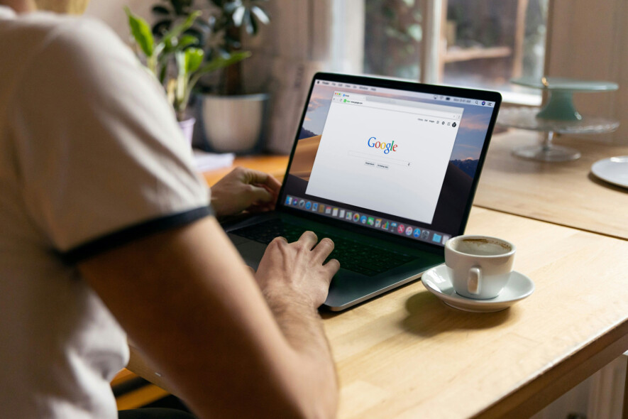 Malgré que presque toute l’attention de Google soit tournée vers l’intelligence artificielle, une option pour améliorer la découvrabilité des contenus d’actualités a été ajoutée au moteur de recherche.  &mdash; Photo : Firmbee.com – Unsplash