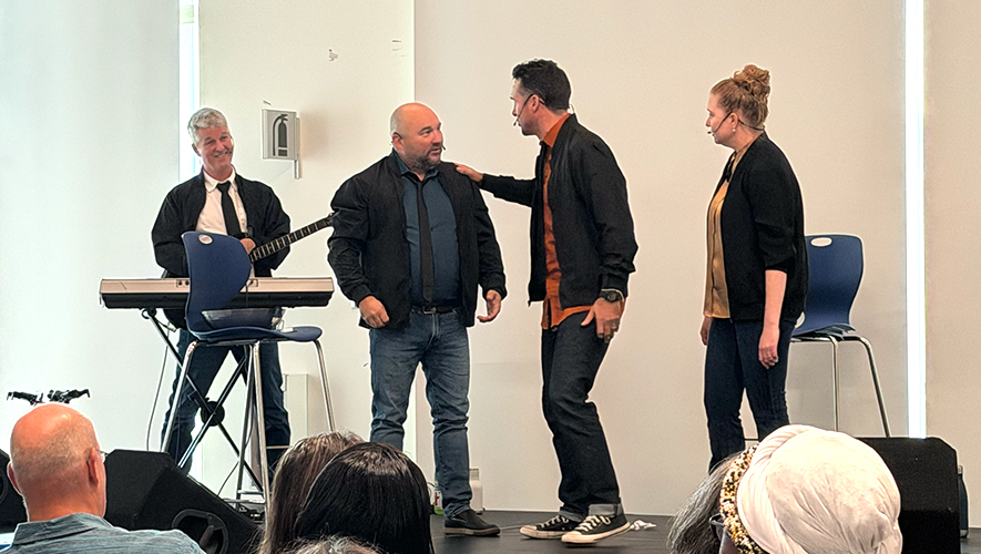Improtéine a présenté un spectacle devant le personnel de la CSFY le 20 août dernier. &mdash; Photo : Maryne Dumaine