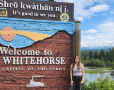 Clémence Pelois est la quatrième étudiante de Lancieux à compléter un stage à Whitehorse. Cette dernière affirme que, malgré ses difficultés physiques, son travail à Icy Waters a été très éducatif et enrichissant. &mdash; Photo : Fournie
