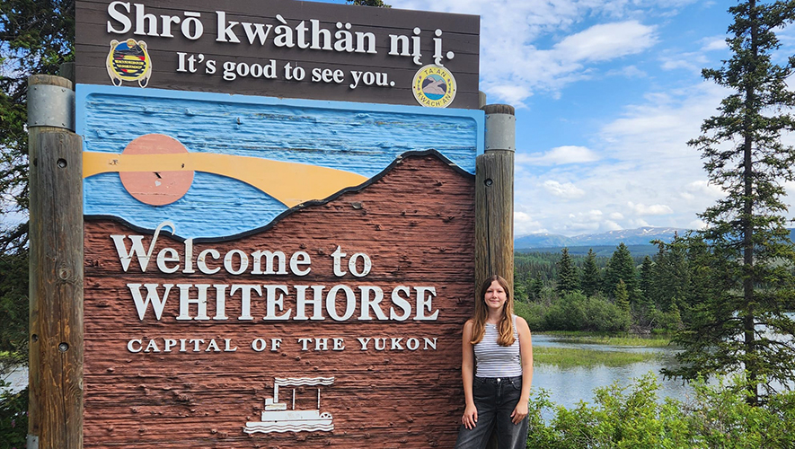 Clémence Pelois est la quatrième étudiante de Lancieux à compléter un stage à Whitehorse. Cette dernière affirme que, malgré ses difficultés physiques, son travail à Icy Waters a été très éducatif et enrichissant. &mdash; Photo : Fournie