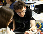 Adrien Grégoire participant à une compétition de robotique. &mdash; Photo : Skills Canada Yukon