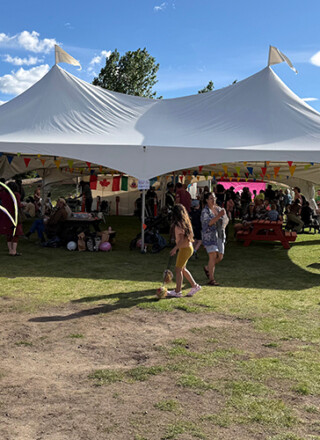 Festivités durant le Solstice Saint-Jean. &mdash; Photo : Angélique Bernard