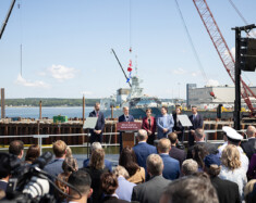 Le 24 août 2026, le premier ministre Mark Carney a annoncé la construction de six nouveaux brise-glaces. C’est le constructeur naval Davie qui s’est vu attribuer ce contrat. &mdash; Photo : Daniel Pereira, Cabinet du premier ministre
