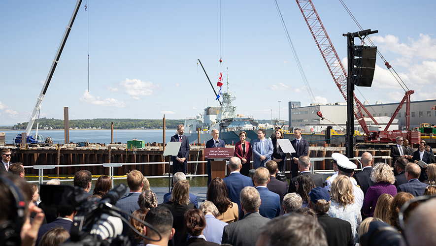 Le 24 août 2026, le premier ministre Mark Carney a annoncé la construction de six nouveaux brise-glaces. C’est le constructeur naval Davie qui s’est vu attribuer ce contrat. &mdash; Photo : Daniel Pereira, Cabinet du premier ministre