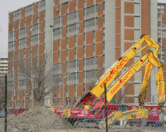 Selon la Commission canadienne des droits de la personne, « le droit à un logement adéquat est un droit fondamental pour tous et toutes au Canada. » &mdash; Photo : Wikimedia Commons, Peter Dickinson