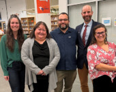 L’équipe des commissaires de la CSFY : Jessica Masson Guérette, Myriam Bougie, Frédéric Trussart, Marc Champagne (directeur général), Véronique Maggiore et Xavier. Absente : Amélie Morin.  &mdash; Photo : Angélique Bernard