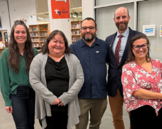 L’équipe des commissaires de la CSFY : Jessica Masson Guérette, Myriam Bougie, Frédéric Trussart, Marc Champagne (directeur général), Véronique Maggiore et Xavier. Absente : Amélie Morin.  &mdash; Photo : Angélique Bernard