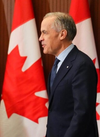 Le premier ministre Mark Carney arrive pour une conférence de presse à Ottawa, le mardi 14 avril 2026. LA PRESSE CANADIENNE/Sean Kilpatrick

Sean Kilpatrick  